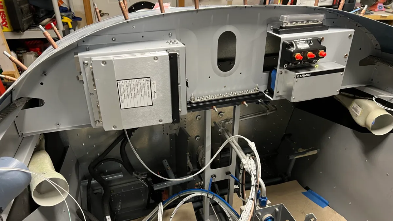 Ruggedized avionics enclosure for aerospace electronics